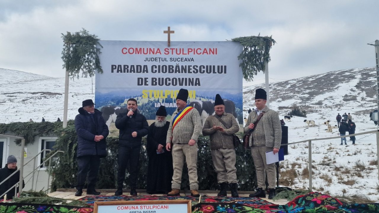 Astăzi, la invitația primarului comunei Stulpicani, Vasile Zamcu, am fost prezent la Parada Ciobănescului de Bucovina, eveniment ajuns la cea de-a treia ediție, care a adunat laolaltă mii de oameni